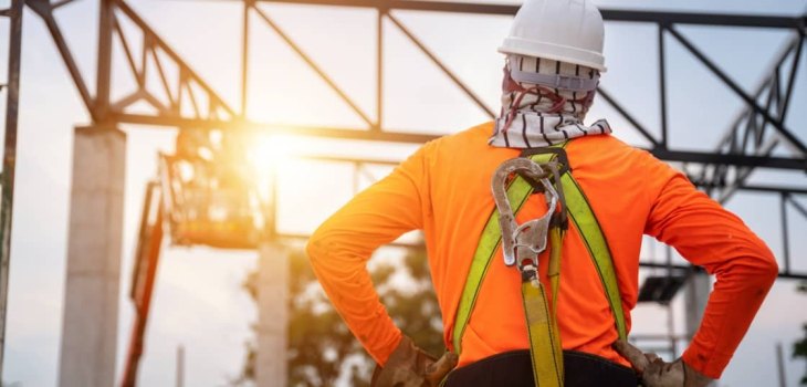 Ogni morte una sconfitta per tutti. Ora misure urgenti per la sicurezza. Un lavoratore residente a Bergamo precipita in un cantiere di Milano